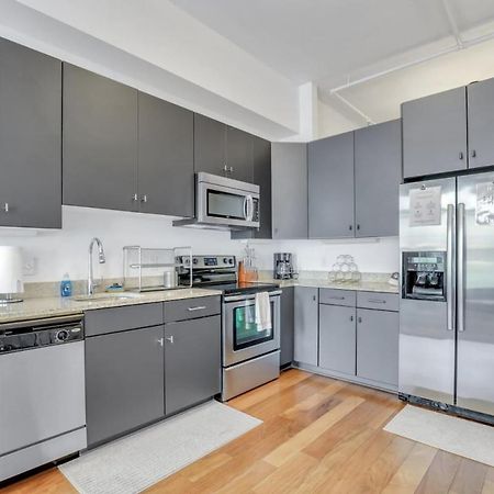 Lush Savannah Loft - Near Plant Riverside District Екстер'єр фото