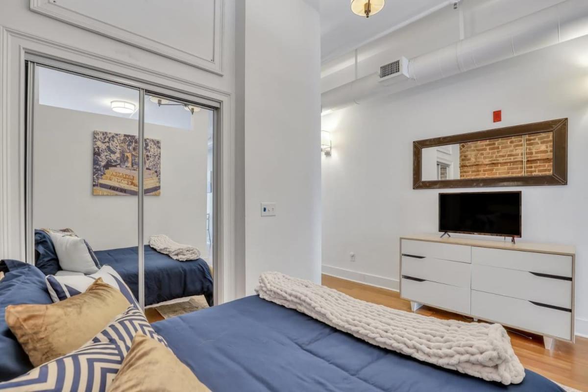 Lush Savannah Loft - Near Plant Riverside District Екстер'єр фото