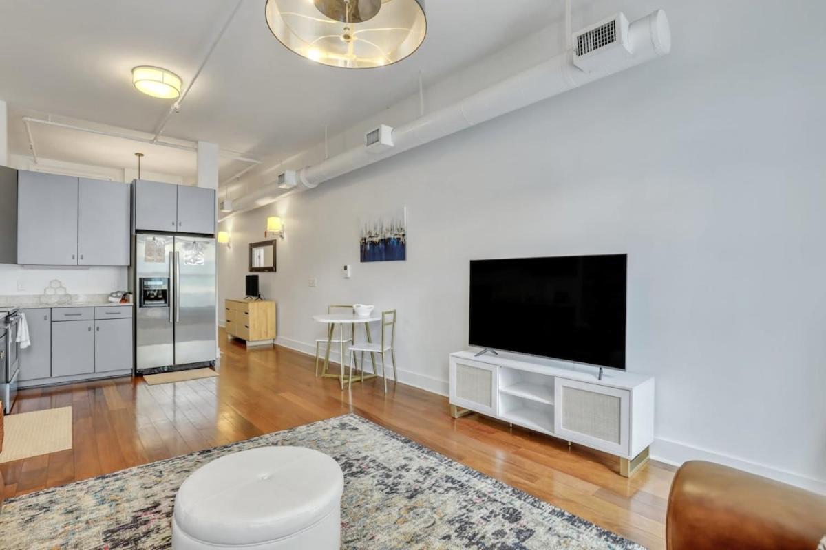 Lush Savannah Loft - Near Plant Riverside District Екстер'єр фото