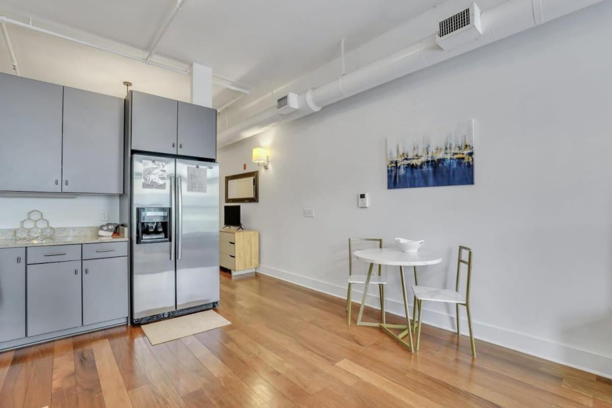 Lush Savannah Loft - Near Plant Riverside District Екстер'єр фото